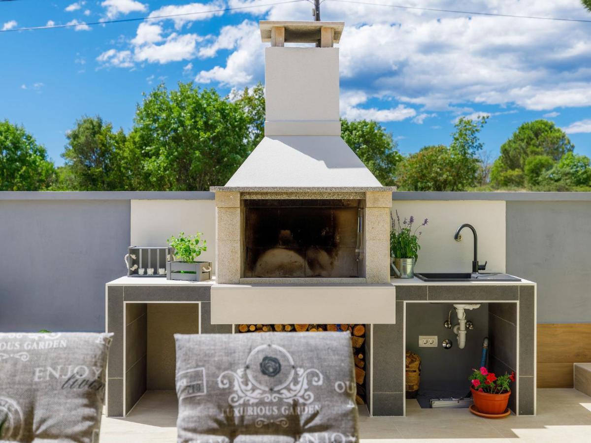 Holiday Home Laura By Interhome Pula Exterior photo
